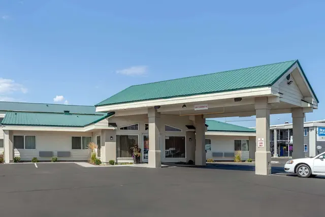 Photo 1 - Rodeway Inn & Suites Ontario
