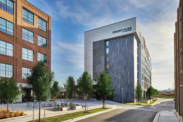 Photo 1 - Courtyard by Marriott Baltimore Downtown/McHenry Row