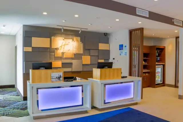 Photo 1 - Holiday Inn Express & Suites Detroit North - Roseville by IHG