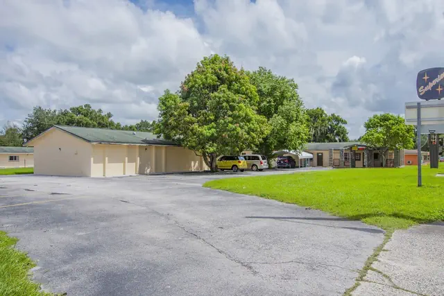Photo 1 - OYO Superior Budget Inn Bartow