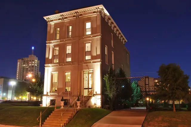 Photo 1 - Grand Center Inn