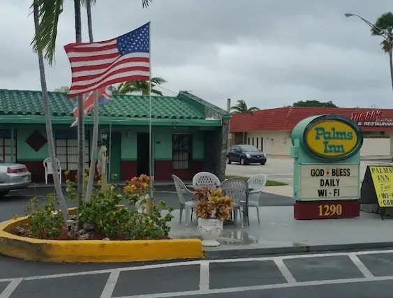 Photo 1 - Palms Inn