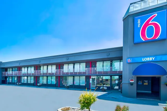 Photo 1 - Motel 6 Louisville, KY - Airport - Fair Expo