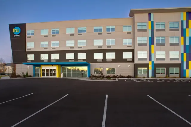 Photo 1 - Tru by Hilton Alcoa Knoxville Airport