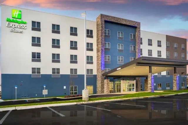 Photo 1 - Holiday Inn Express & Suites Fort Myers Airport by IHG
