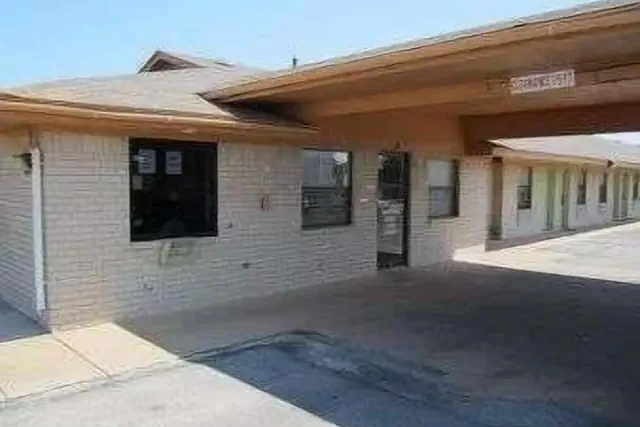 Photo 1 - Budget Inn