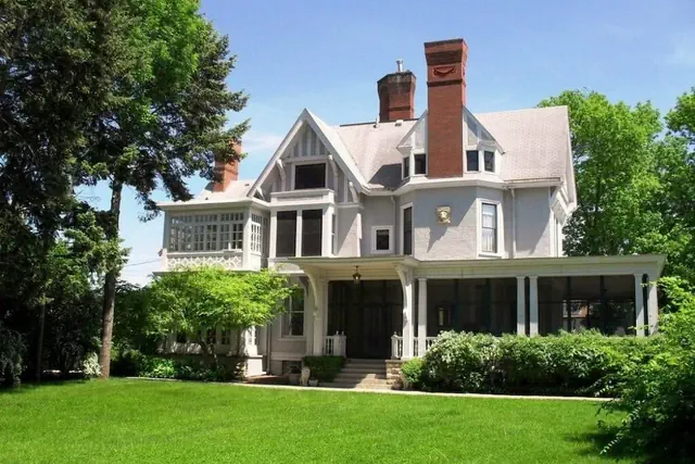 Photo 1 - Alexander Mansion Bed and Breakfast