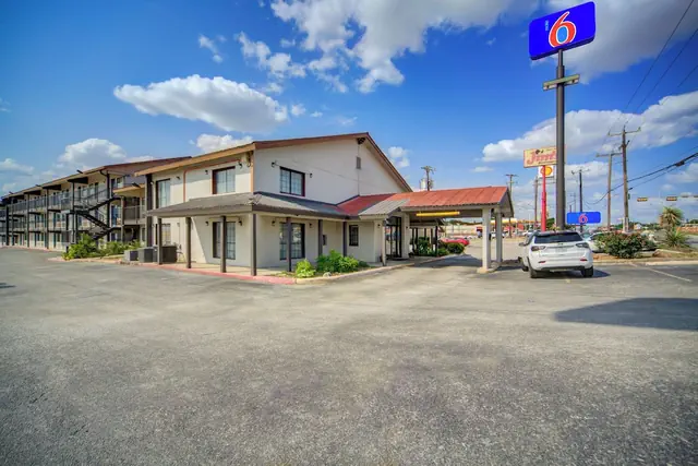 Photo 1 - Motel 6 San Antonio, TX – I-35 North Corridor
