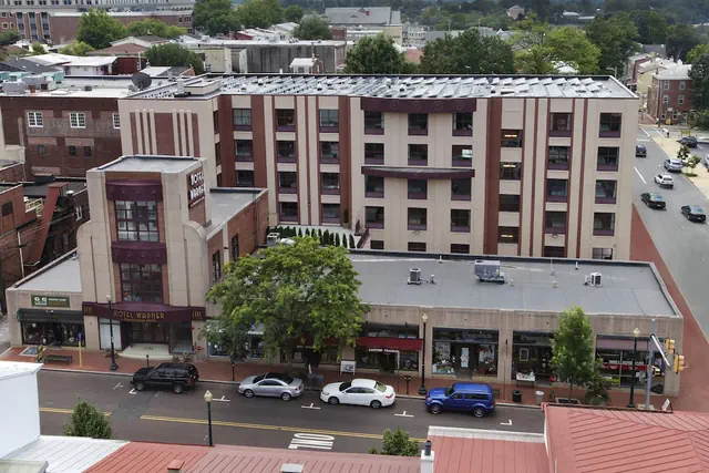 Photo 1 - Hotel Warner