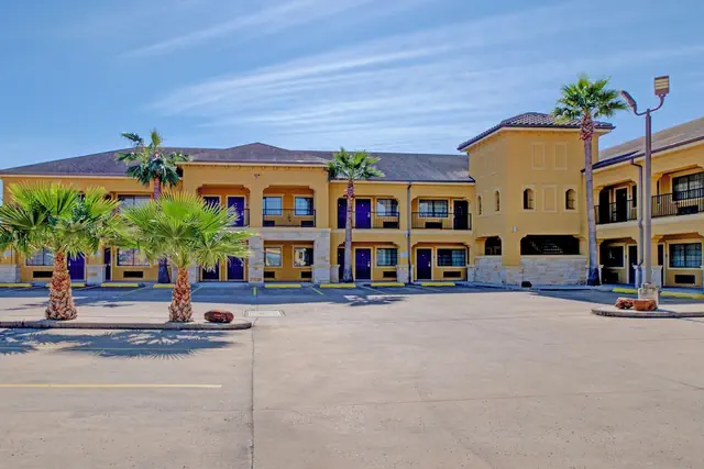 Photo 1 - Weslaco Inn Weslaco/Mercedes