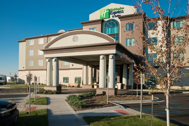 Photo 1 - Holiday Inn Express and Suites Kansas City Airport by IHG