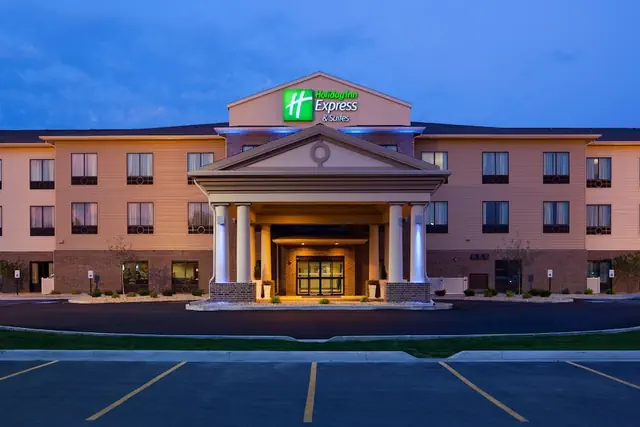 Photo 1 - Holiday Inn Express and Suites Mason City by IHG