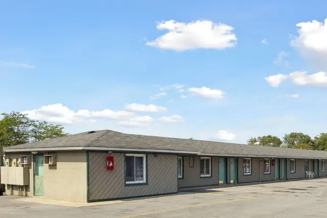 Photo 1 - Curry’s Motel by OYO Saginaw MI