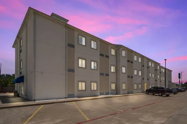 Photo 1 - Motel 6 Cleburne, TX