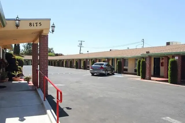 Photo 1 - King's Rest Motel