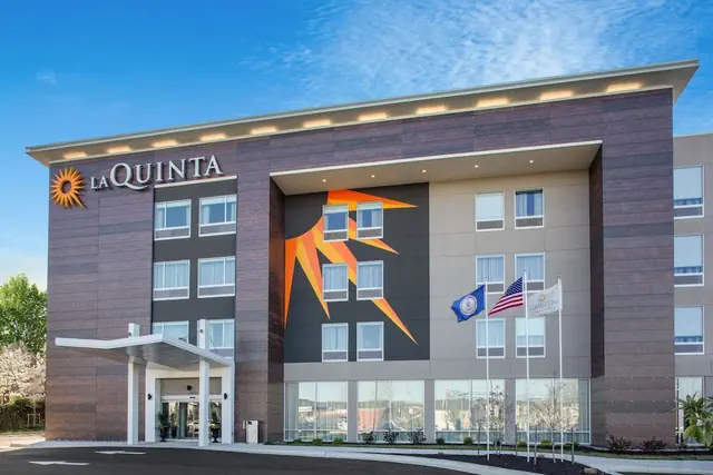 Photo 1 - La Quinta Inn & Suites by Wyndham Manassas Va-Dulles Airport