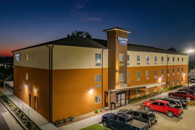 Photo 1 - Days Inn & Suites by Wyndham Horn Lake/Memphis Graceland