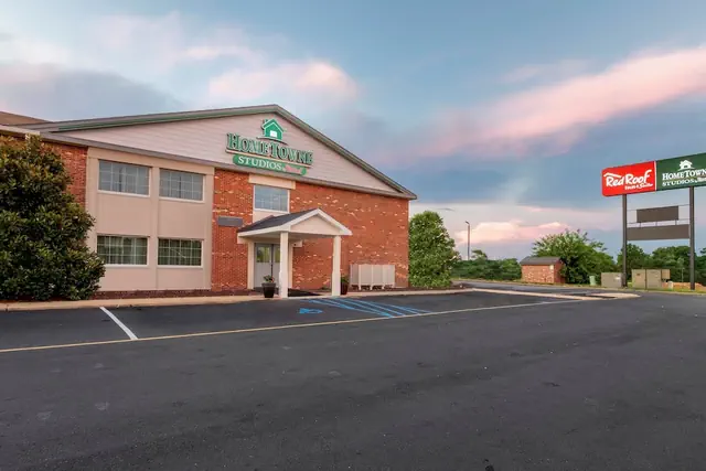 Photo 1 - HomeTowne Studios by Red Roof Wilmington - New Castle