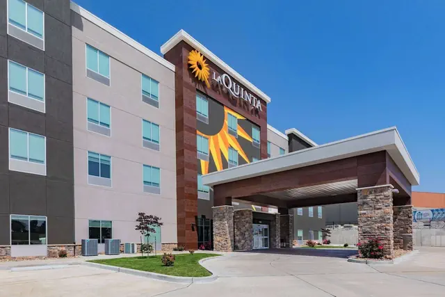 Photo 1 - La Quinta Inn & Suites by Wyndham Jackson/Cape Girardeau