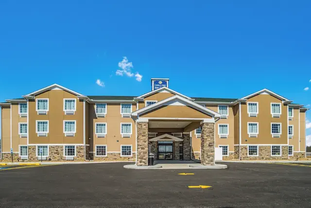 Photo 1 - Cobblestone Hotel & Suites - Newport
