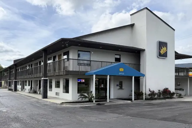 Photo 1 - Royal Inn Richmond Hill- Savannah I-95