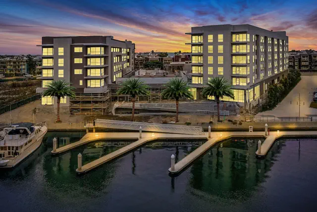 Photo 1 - Courtyard by Marriott Marina del Rey