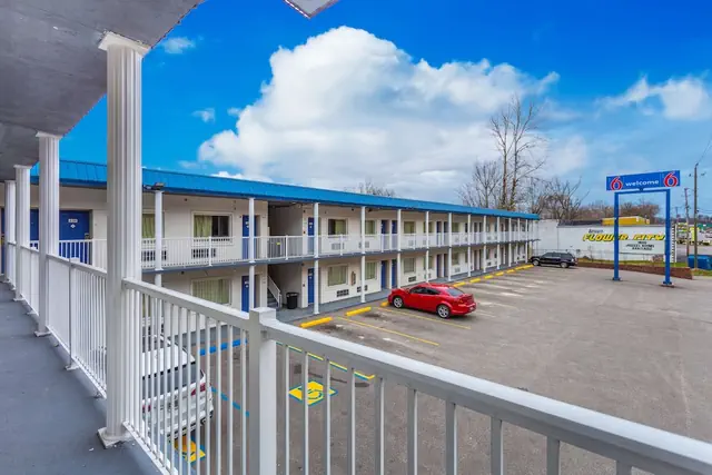 Photo 1 - Motel 6 Huntington, WV