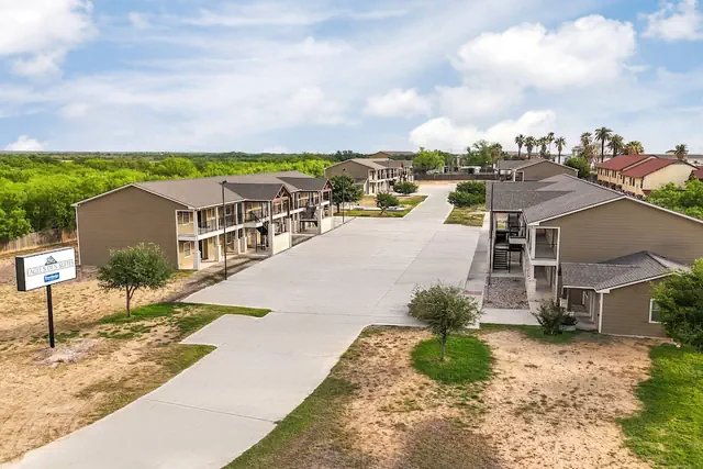 Photo 1 - Eagle's Den Suites Carrizo Springs a Travelodge by Wyndham