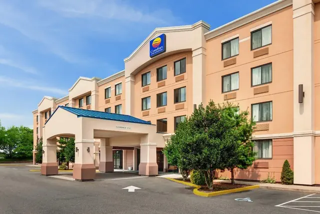 Photo 1 - Comfort Inn & Suites Meriden East