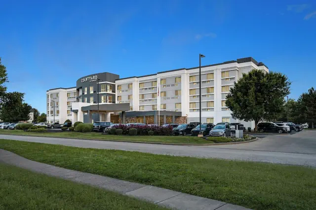 Photo 1 - Courtyard by Marriott Evansville East
