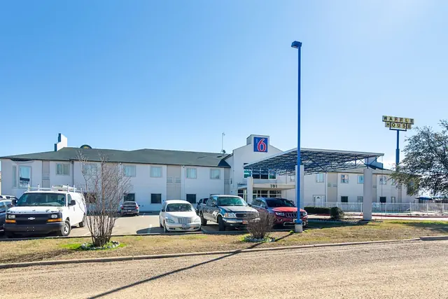 Photo 1 - Motel 6 Terrell, TX