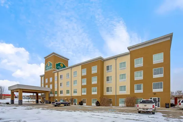 Photo 1 - La Quinta Inn & Suites by Wyndham Dickinson