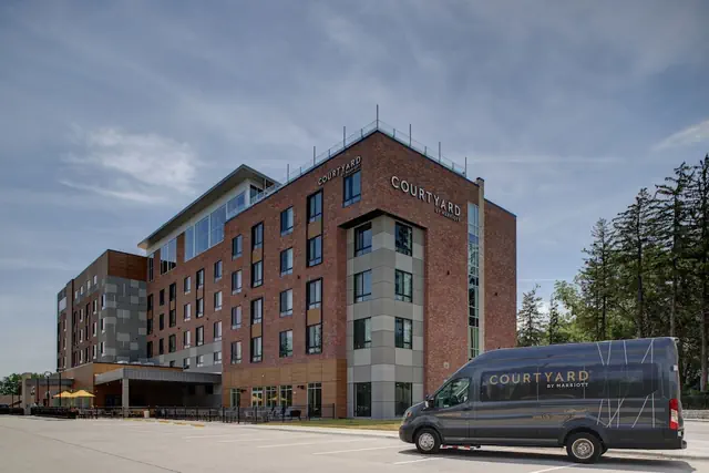 Photo 1 - Courtyard by Marriott Iowa City University Heights