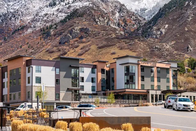 Photo 1 - Courtyard by Marriott Salt Lake City Cottonwood
