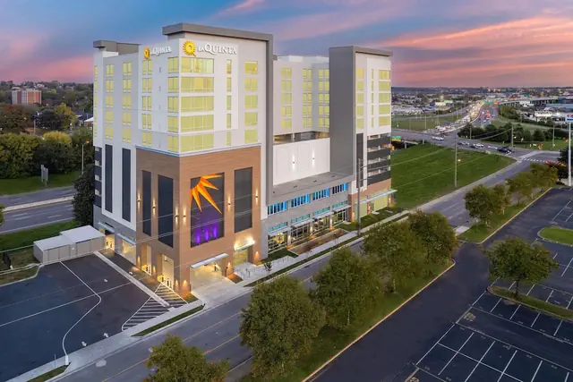 Photo 1 - La Quinta Inn & Suites by Wyndham Nashville Downtown / Stadium