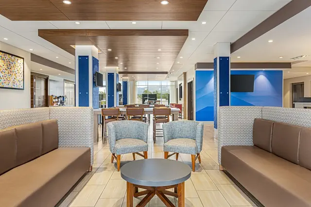 Photo 1 - Holiday Inn Express and Suites Ukiah by IHG