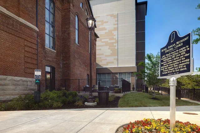 Photo 1 - Hampton Inn Indianapolis Downtown IUPUI