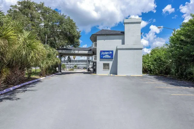 Photo 1 - Howard Johnson by Wyndham Orlando Lake Buena Vista South