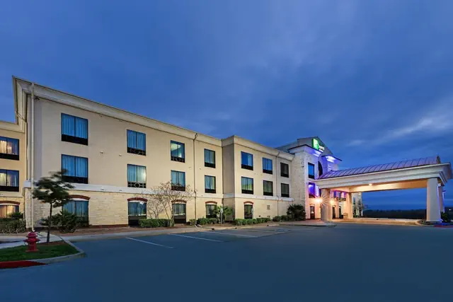 Photo 1 - Holiday Inn Express & Suites Floresville by IHG