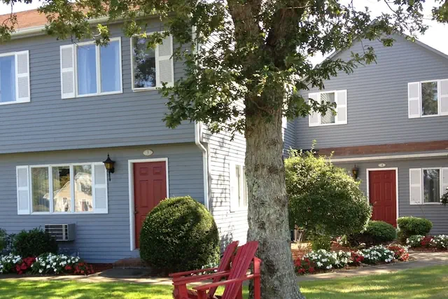 Photo 1 - Red Horse Inn