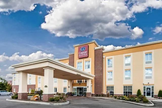 Photo 1 - Comfort Suites Marietta - Parkersburg