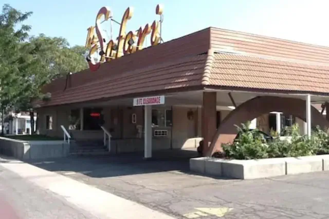 Photo 1 - Safari Motel