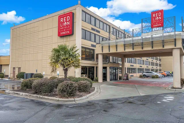 Photo 1 - Red Lion Hotel Charlotte