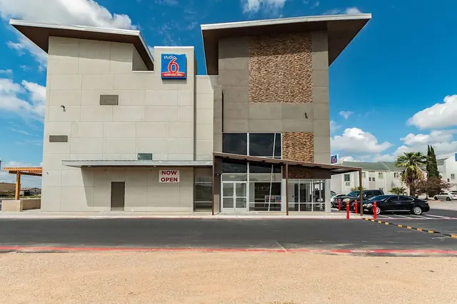 Photo 1 - Studio 6 New Braunfels, TX