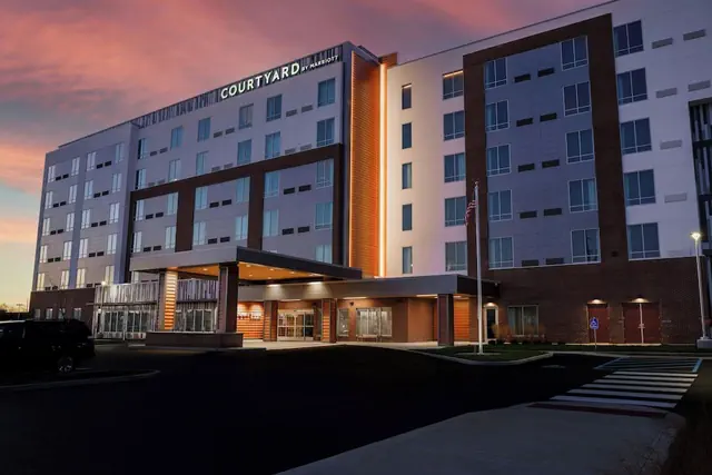 Photo 1 - Courtyard by Marriott Indianapolis Fishers