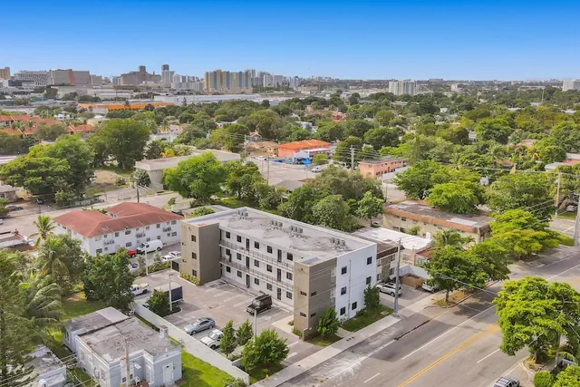 Photo 1 - Renzzi Wynwood Apartments