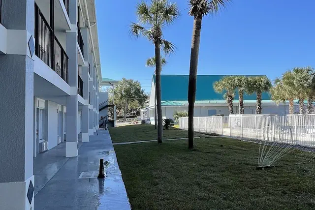 Photo 1 - Motel 6 – Altamonte Springs, FL