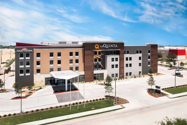 Photo 1 - La Quinta Inn & Suites By Wyndham Pflugerville