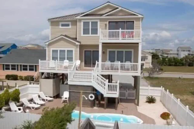 Photo 1 - Brice Is Right 4 Bedroom Home by RedAwning