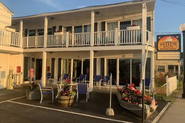 Photo 1 - SHIPS INN Hotel